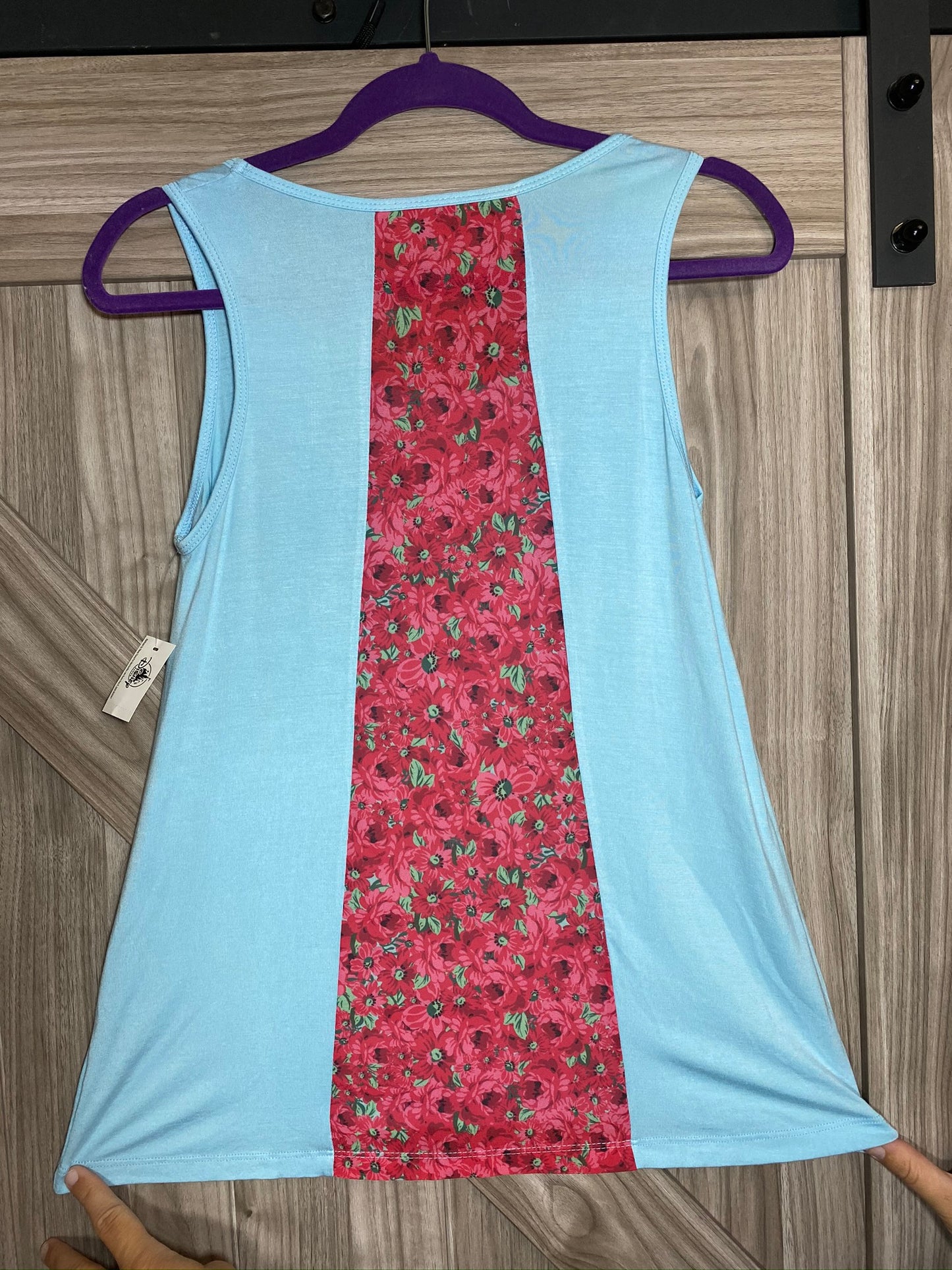 Disney Epcot United Kingdom UK World Showcase Minnie Roses Flowing Tank Top Medium