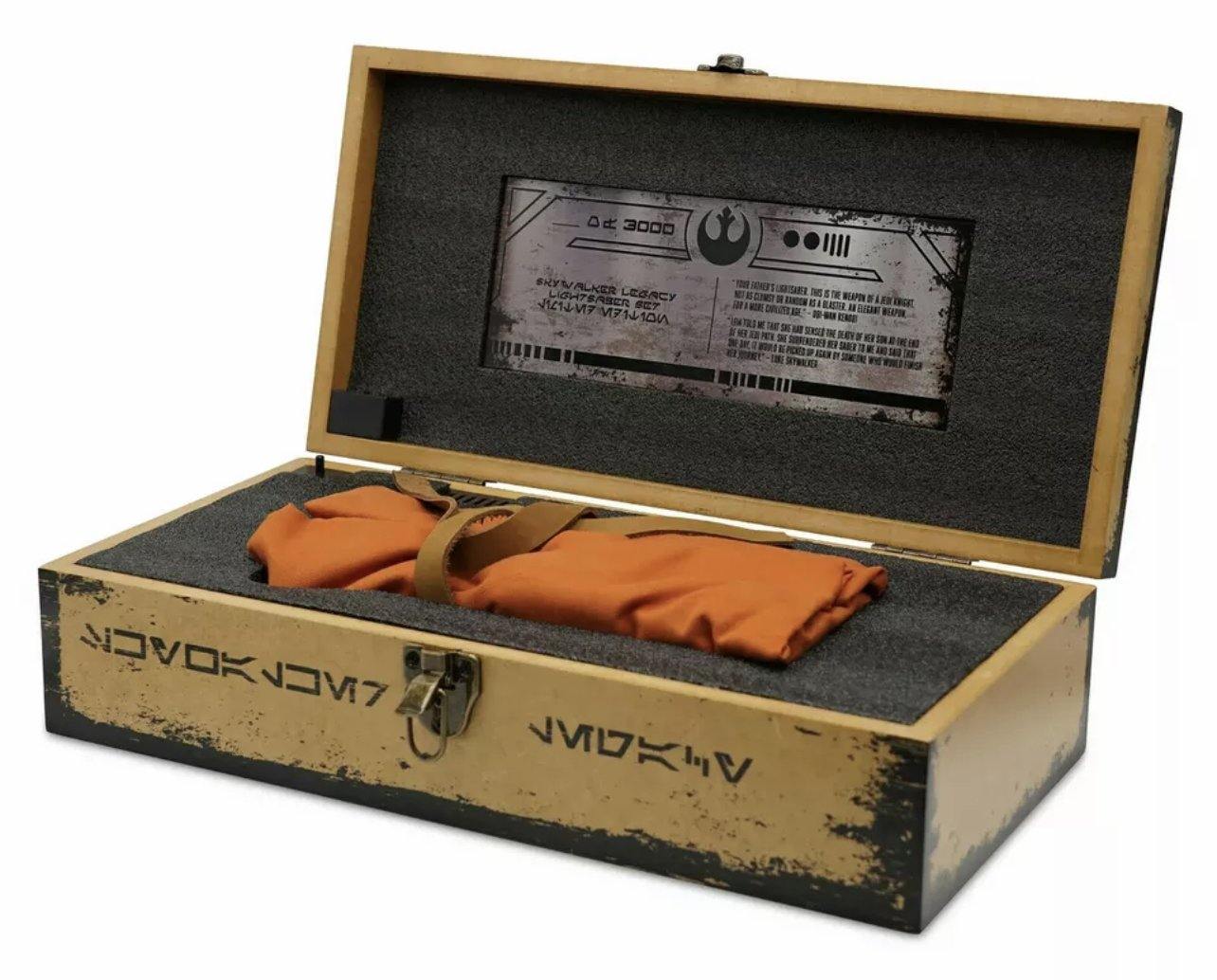 Star Wars Leia Organa and Reforged Skywalker Legacy Lightsaber