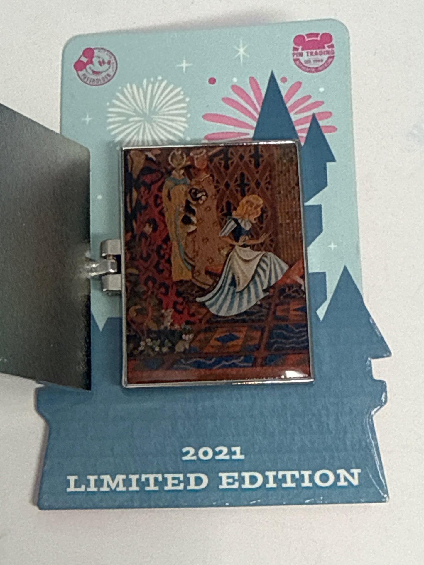 Disney Little Mermaid Ariel Passholder Pin-Limited Edition