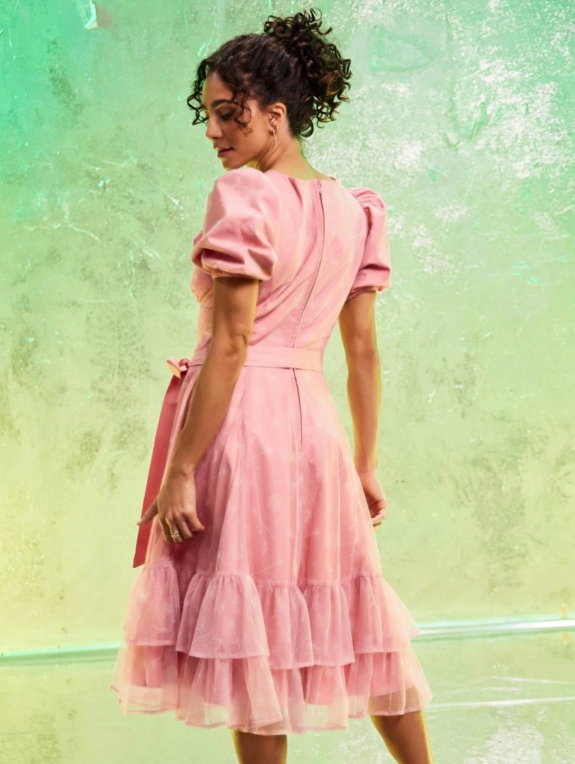 derek heart dress Universal Studios Wicked Glinda Dress Her Universe Large – World of  Treasures