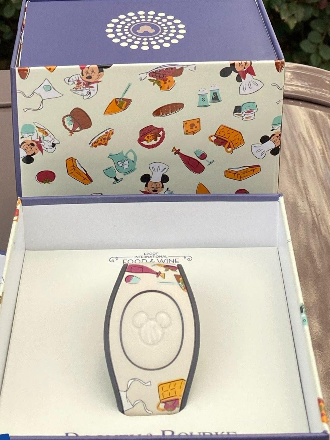 Disney Epcot Food and Wine Festival 2020 Dooney & Bourke Mickey Minnie Magicband - World of Treasures