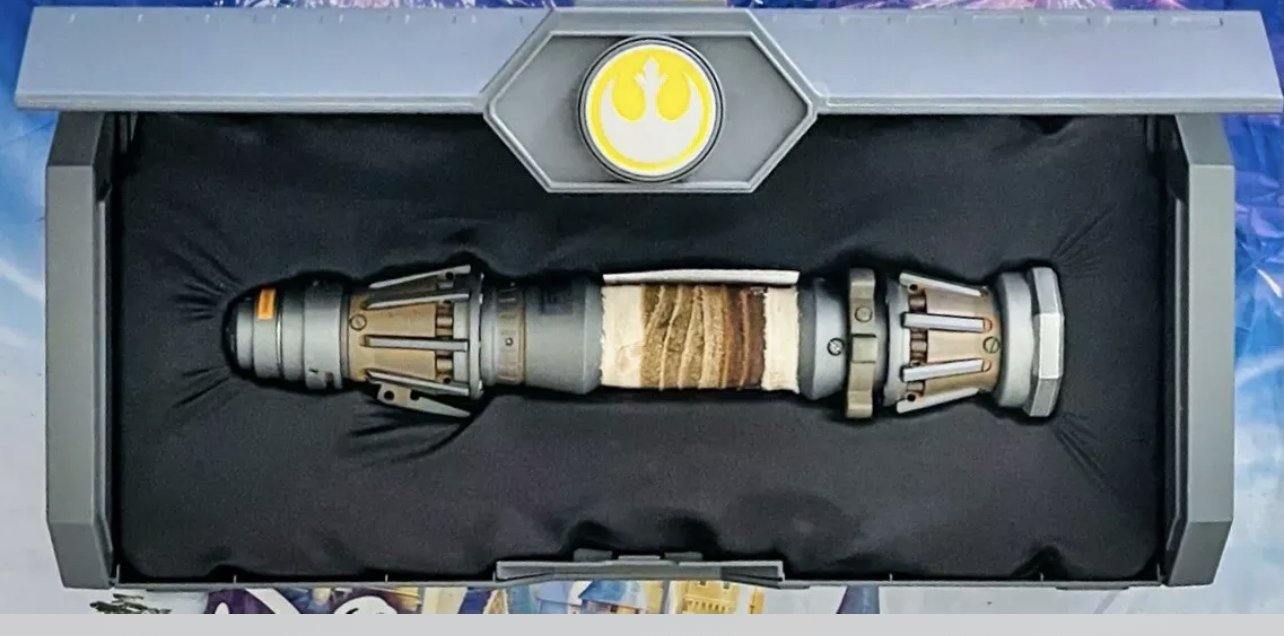 Disney Star Wars Galaxy’s Edge Rey Skywalker Legacy Lightsaber Hilt 2021 - World of Treasures